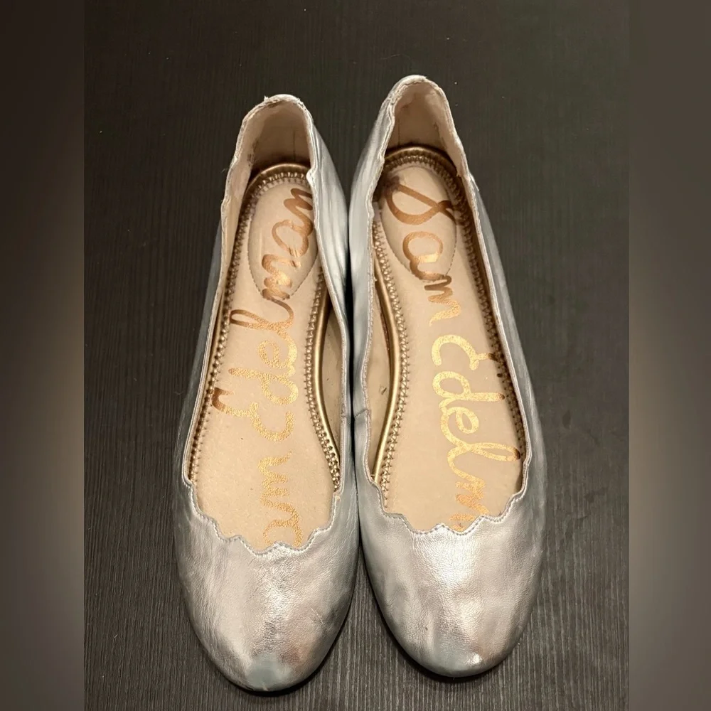 Sam Edelman Finnegan Scalloped Silver Ballet Flats Womens size 6M Preloved